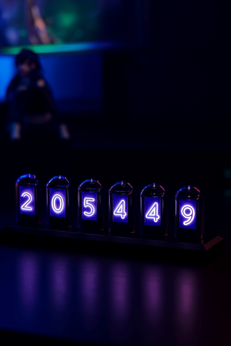 🟠 Horloge Nixie LED rétrofuturiste pour une déco lumineuse unique et stylée - FaciliCasa