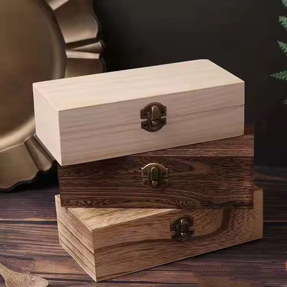 boîte de rangement en bois pour bijoux et souvenirs

boîte à lettres et petits objets vintage

idée cadeau bois original pour femme

boîte de rangement décorative en bois naturel

boîte fermée en bois pour clés et accessoires

coffret en bois fait main avec fermeture

boîte rétro bois pour décoration intérieure

boîte en bois brut ou foncé pour la maison

boîte de rangement bohème ou champêtre