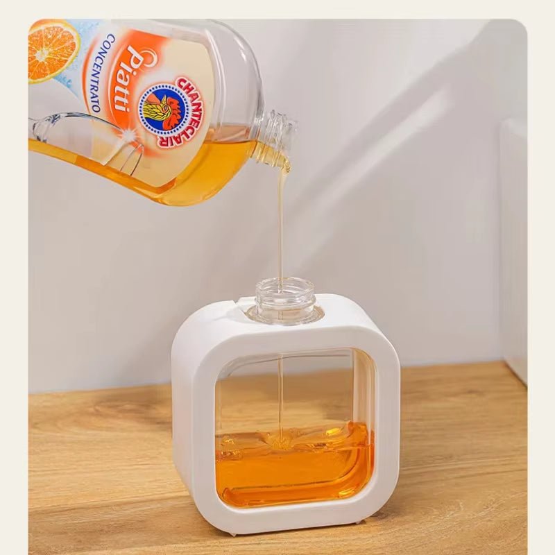 salle de bain minimaliste

organisation cuisine moderne

routine de soin pratique

design japonais salle de bain

accessoire hygiène chic

pump bottle aesthetic

salle de bain clean look

modern kitchen sink accessory

transparent refillable bottles

reusable soap container