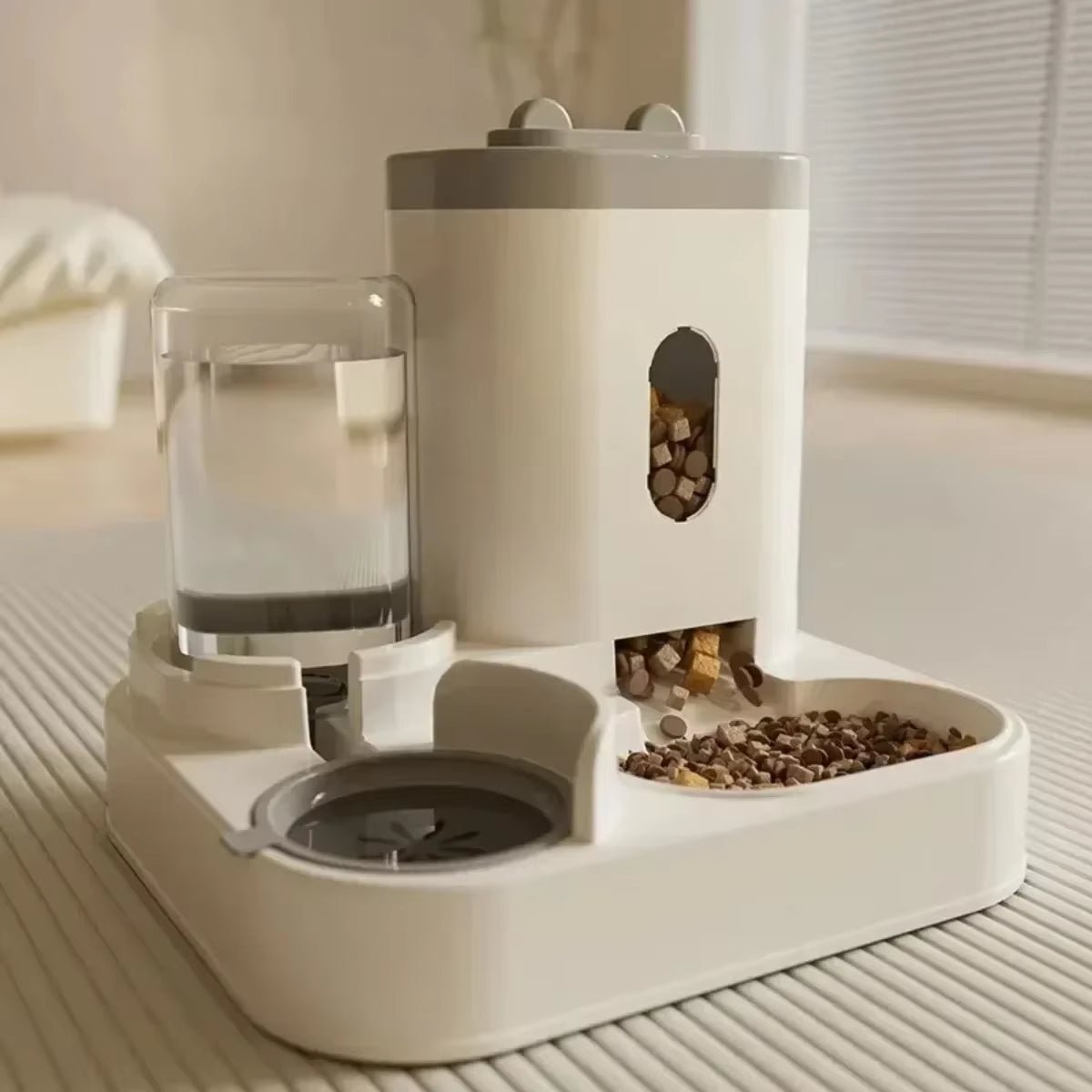 PetFeed Max™ - Mangeoire Automatique Chiens & Chats avec Fontaine à Eau, Distribution Intelligente et Design Compact - FaciliCasa